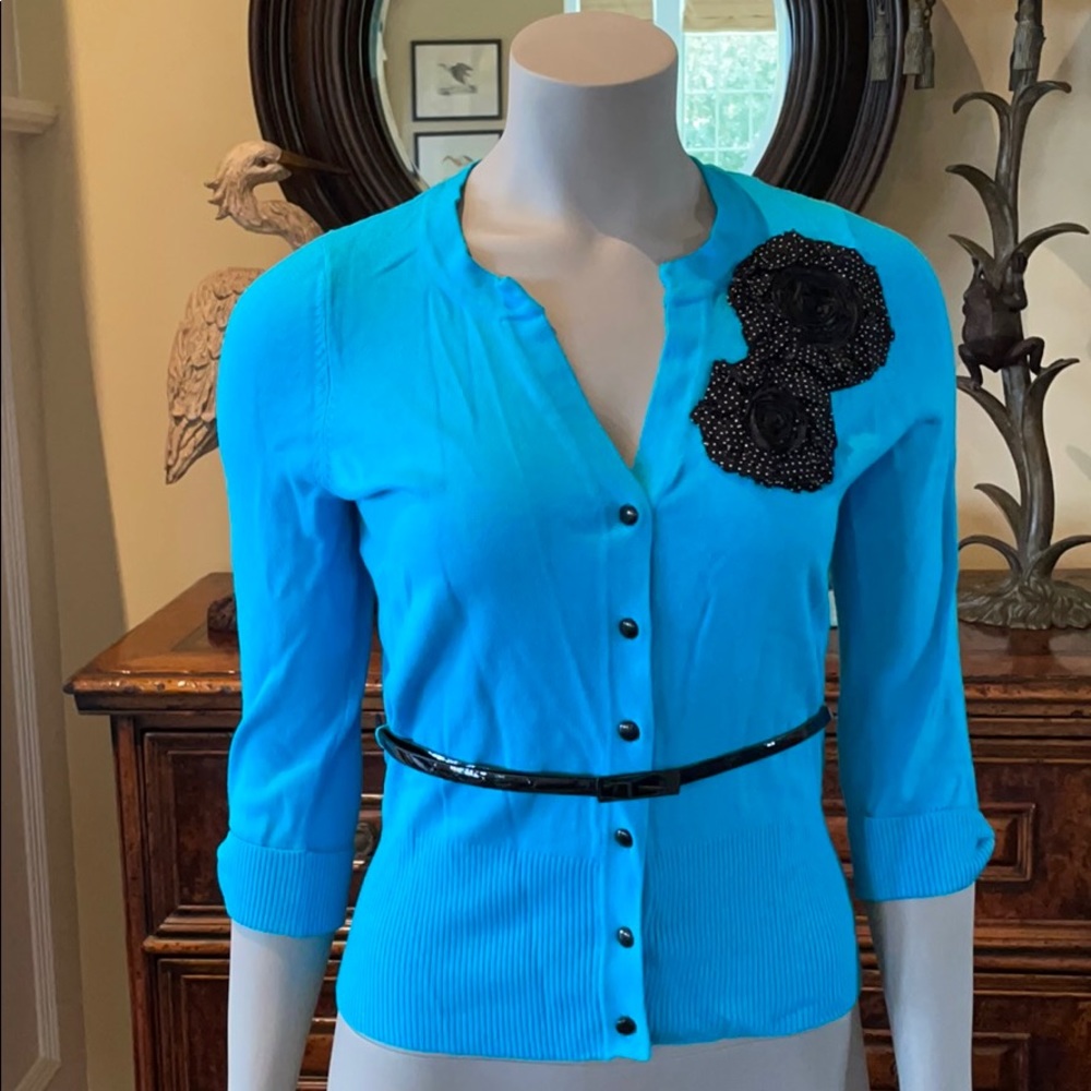 Blue sweater with double flower!